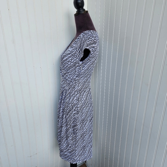 Ann Taylor Faux Wrap Dress White Black Brown V Neck Office V- Neck Stretch Sz 4P - Picture 4 of 13